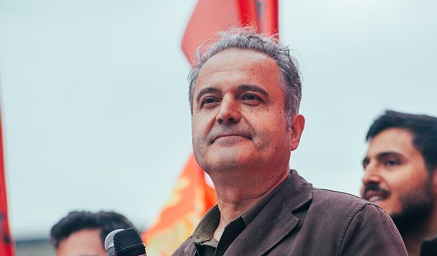 İskender Bayhan, tutuklu komedyen Deniz Göktaş’ı cezaevinde ziyaret etti