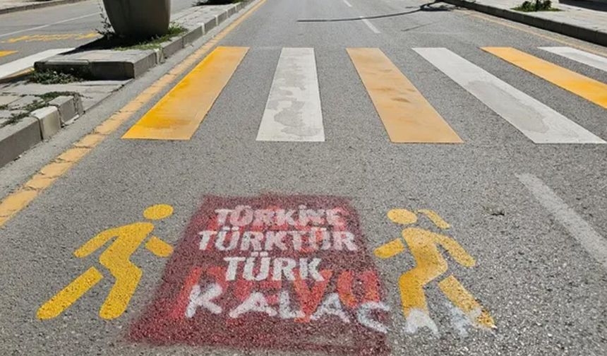Van’da 'Pêşî peya' yazısı tahrip edildi: 'Türkiye Türk’tür, Türk kalacak'