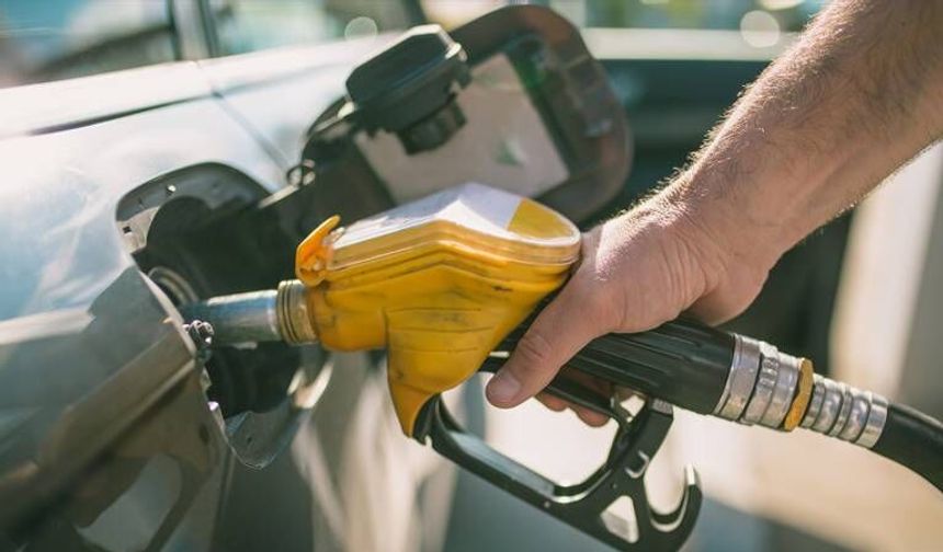 Akaryakıtta dikkat çeken gelişme: Motorine zam geldi, indirim kapıda