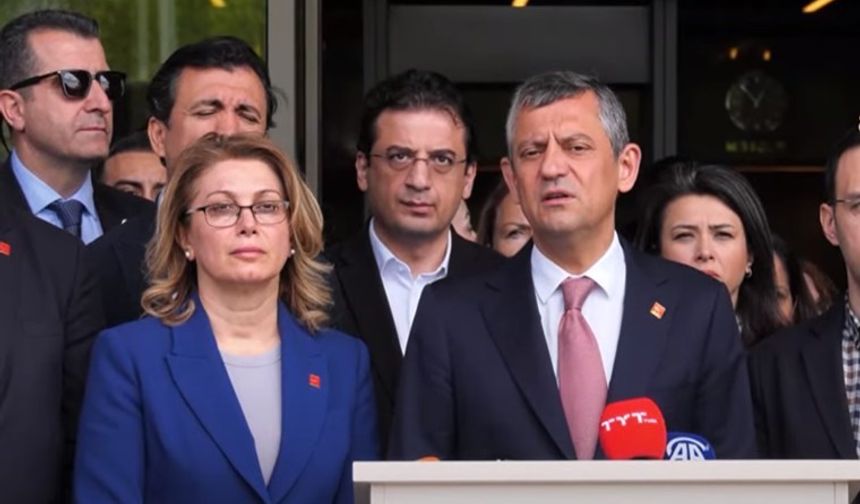 Özgür Özel'den Sırrı Süreyya Önder'in son durumuna ilişkin hastane önünde açıklama