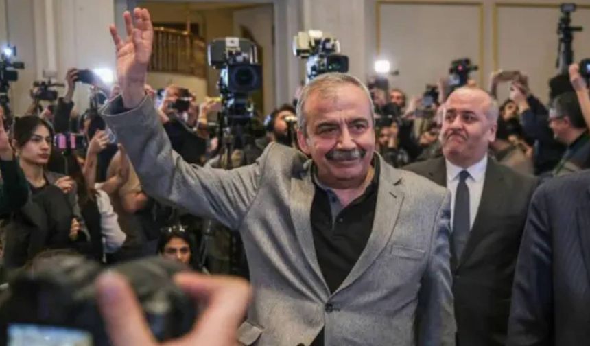 Sırrı Süreyya Önder için "sarı torba" paylaşımı yapan Zafer Partisi’ne soruşturma başlatıldı