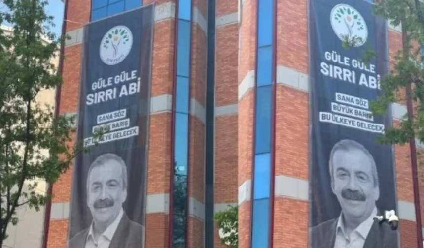 DEM Parti Genel Merkezi’ne Sırrı Süreyya Önder afişi asıldı