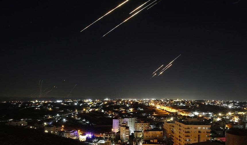 İran Kızılay Başkanı: İsrail, 21 eyalete saldırı düzenledi