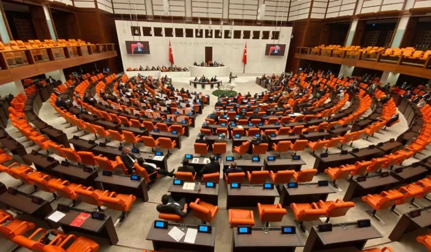 12 milletvekilinin dokunulmazlıklarının kaldırılmasına dair tezkereler komisyona sunuldu