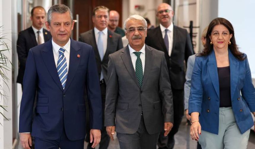 Özgür Özel: CHP ve DEM, Bas rejiminin çökmesinden sonra bölgenin seküler iki partisi