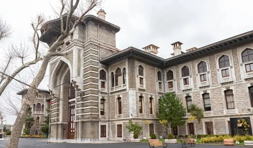 İstanbul Erkek Lisesi’nde öğrenciler yatakhanede darbedildi