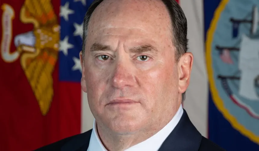 ABD Donanma Sekreteri John Phelan görevden alındı