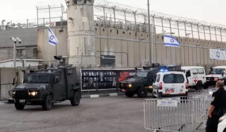 New York Times, İsrail kamplarındaki Filistinli tutuklulara yönelik cinsel işkence iddialarını yazdı