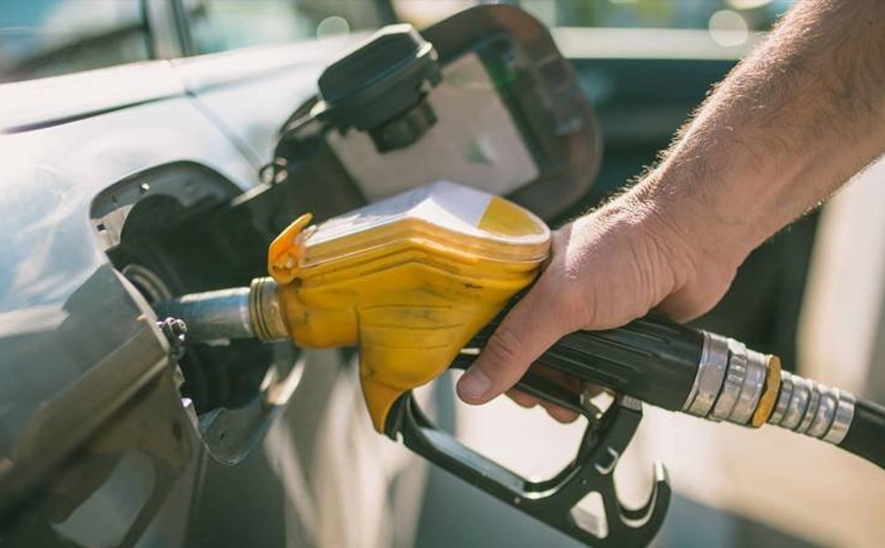 Akaryakıtta dikkat çeken gelişme: Motorine zam geldi, indirim kapıda