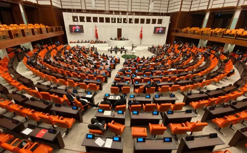 12 milletvekilinin dokunulmazlıklarının kaldırılmasına dair tezkereler komisyona sunuldu