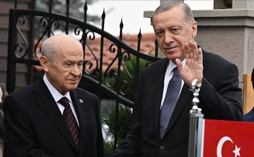 Hüseyin Çelik'ten çarpıcı iddia: Bahçeli emrivaki yaptı, AKP, MHP’yi kaybetmemek için 'tamam' dedi