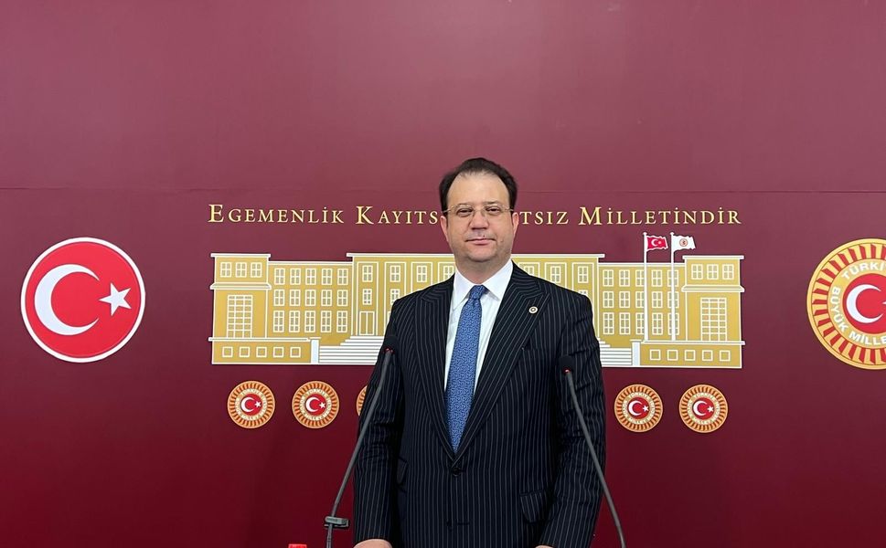 İnan Akgün Alp'in Siyaset Anlayışı: Gündemde Kalmak mı, Siyaset Üretmek mi?