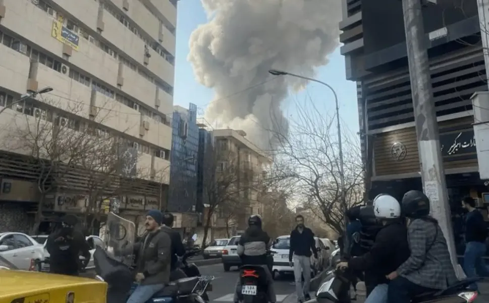 İsrail ve ABD'den İran'a saldırı: En az 30 bölge hedef alındı