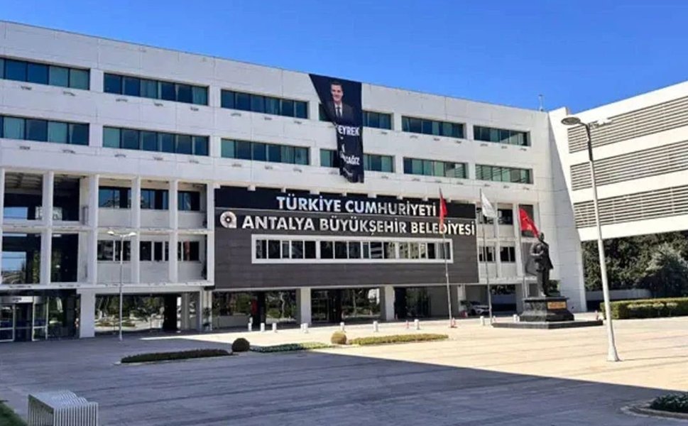 Antalya Büyükşehir Belediyesine operasyon: 25 gözaltı
