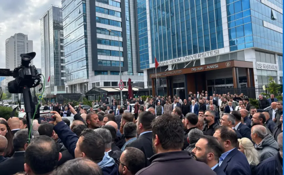CHP Genel Merkezi önünde tahliye gerilimi: Kapılar kapatıldı, polis sevk edildi