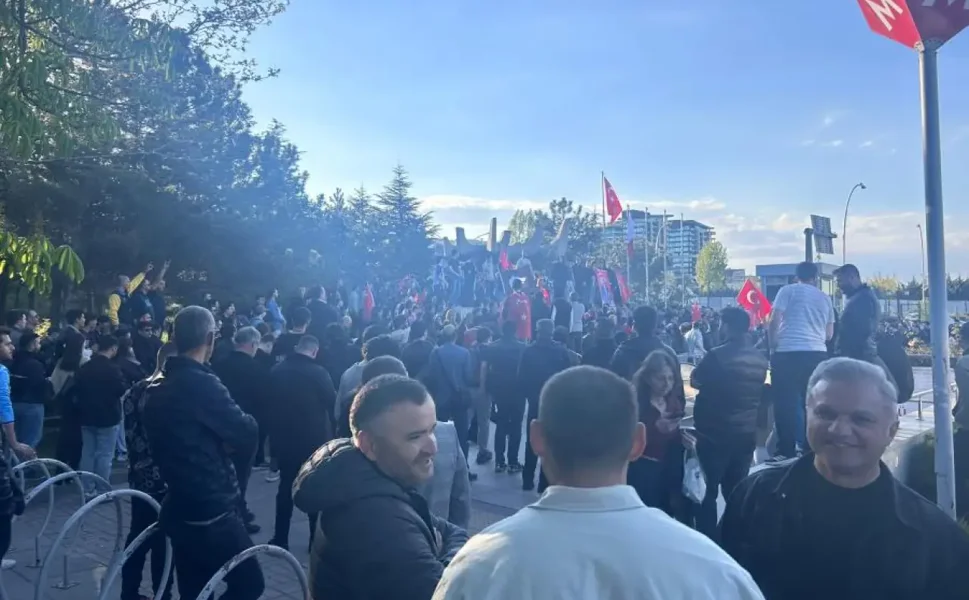 ODTÜ A1 kapısı önünde ülkücü provokasyon