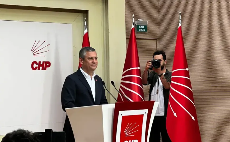 Özgür Özel'den 'mutlak butlan' kararı sonrası açıklama: 'Kimse sarayın icazetiyle o koltukta oturmamalı'