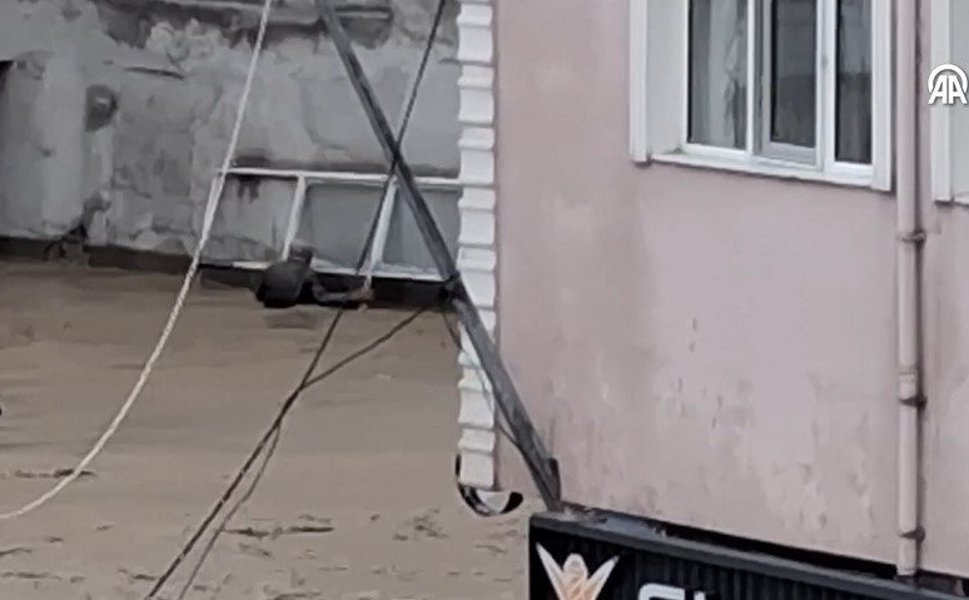 Samsun’da sel: Dere taştı, cadde ve sokaklar sular altında kaldı