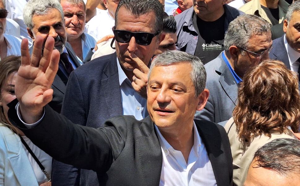 Özgür Özel Diyarbakır'da: "Demirtaş'ın selamı başımızın gözümüzün üstünde"
