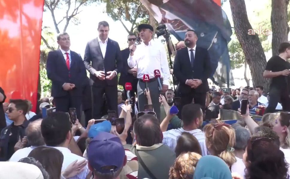 Özgür Özel traktör römorkundan seslendi: 'Bu meydana iktidar partisinin genel başkanı olarak geleceğim'