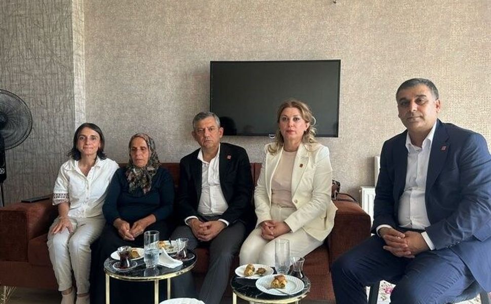 Özgür Özel, Gülistan Doku'nun ailesini ziyaret etti