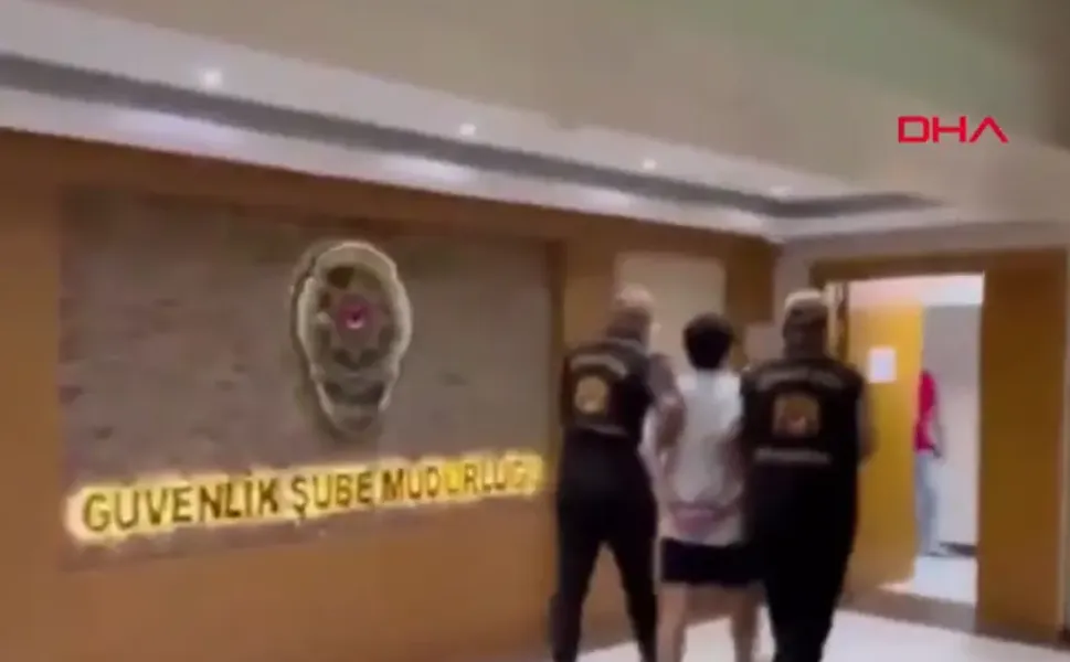 Gözaltına alınan Deniz Göktaş'ın ters kelepçeli görüntüleri servis edildi