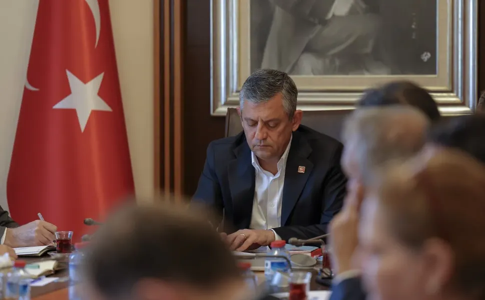 CHP'de kritik toplantı: Özgür Özel kurmaylarıyla yol haritasını belirledi