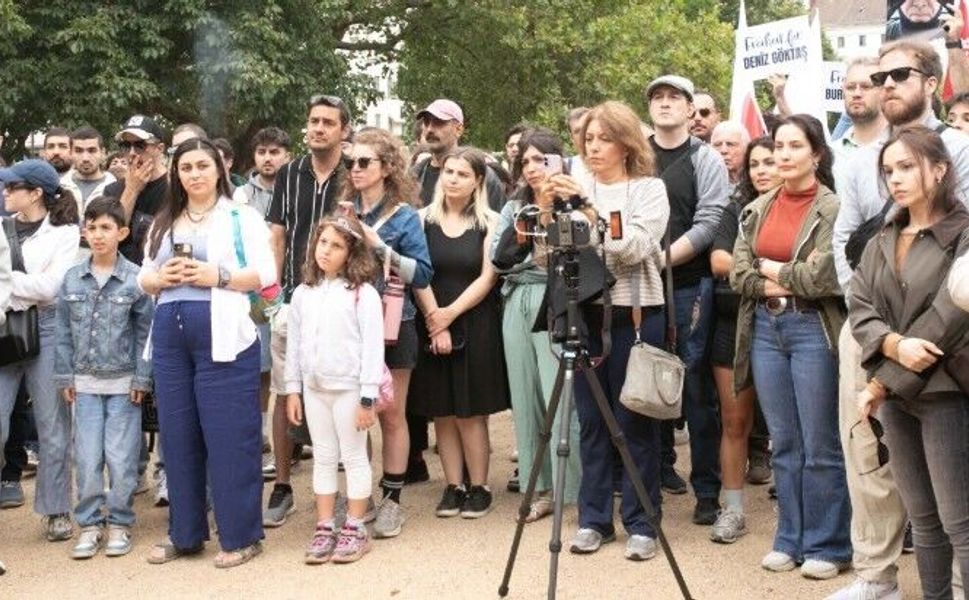 Berlin'de Deniz Göktaş'a destek eylemi: "İfade özgürlüğü engellenemez"