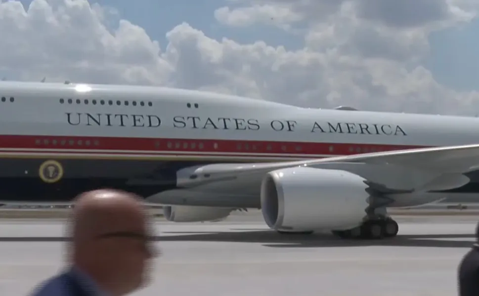 Trump'ın uçağı Ankara'ya indi, karşılamaya onlarca araçlık konvoy gitti