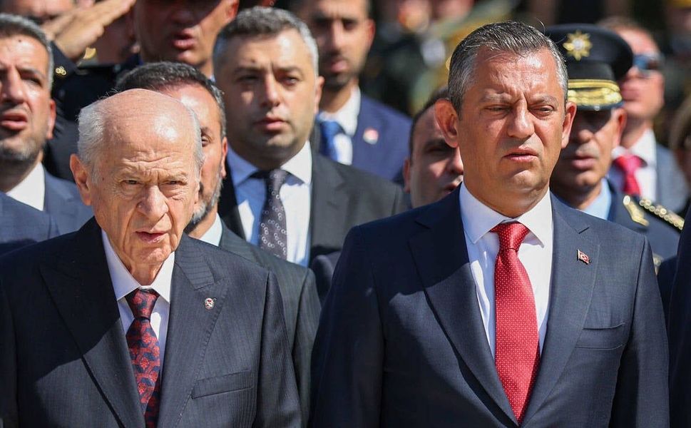 Meclis’te Bahçeli-Özel diyaloğu: “Siz bir gecede 91 milletvekiline nasıl ulaştınız?”