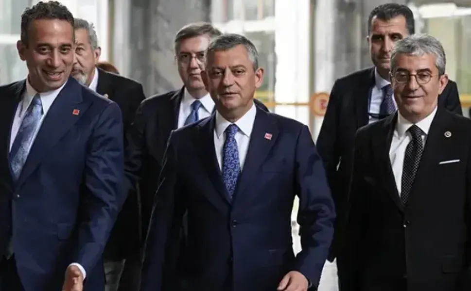 Gökhan Günaydın'dan çerçeve yasa açıklaması: "Biz barışın ve demokrasinin peşindeyiz"