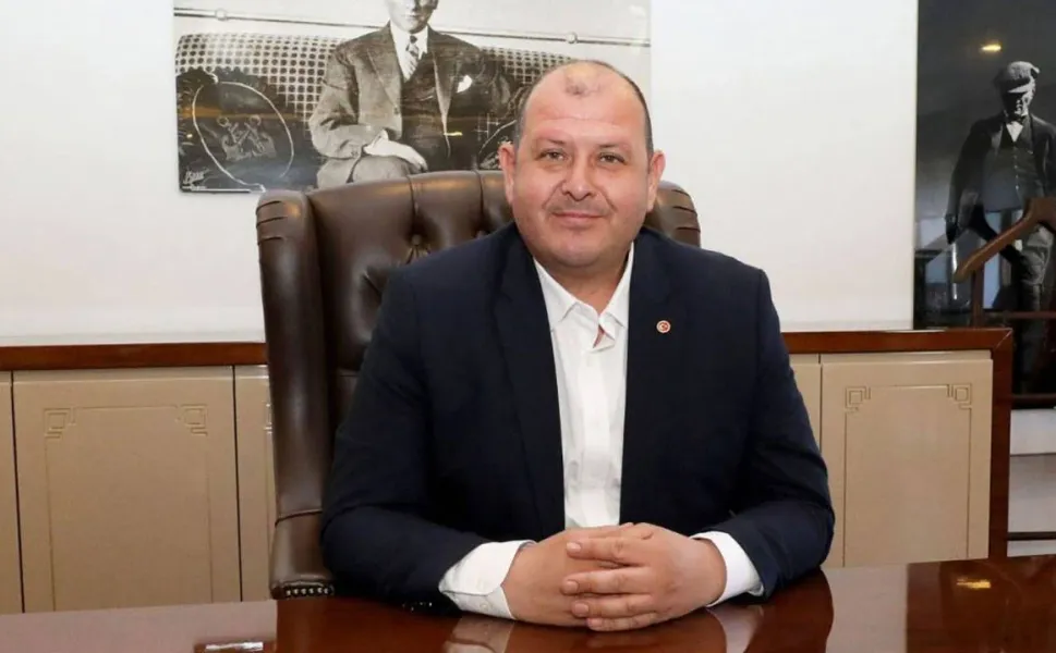Menderes Belediyesi'ne rüşvet operasyonu: Belediye Başkanı hakkında gözaltı kararı