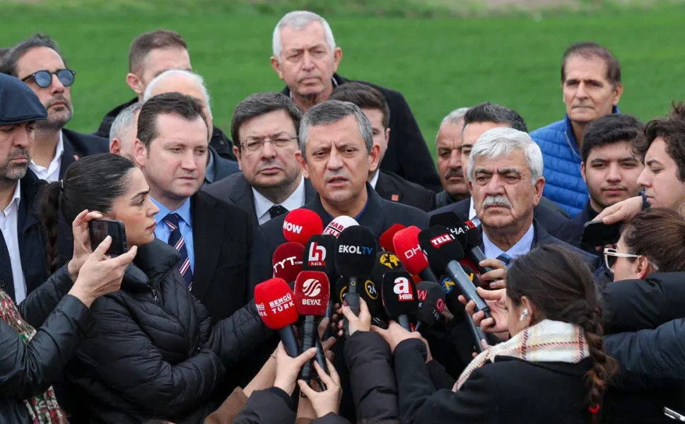 Özgür Özel’den İBB davasında sert tepki: “Bu rezaletin daniskasıdır”