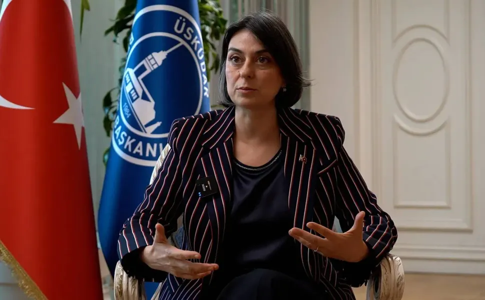 İçişleri Bakanlığı, tutuklanan Üsküdar Belediye Başkanı Sinem Dedetaş'ı görevden uzaklaştırdı