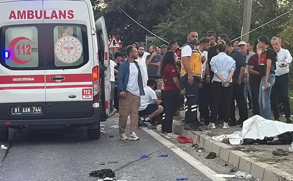 Fındık işçilerini taşıyan “pat pat” tırın altında kaldı: 4 ölü, 9 yaralı