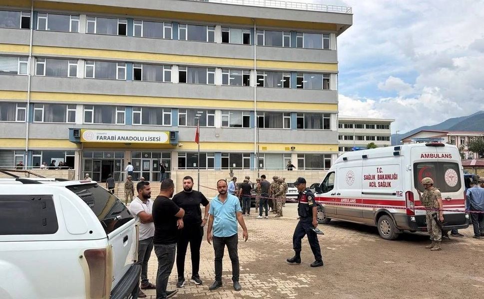 Okulda silahlı saldırı: Öğretmen hayatını kaybetti