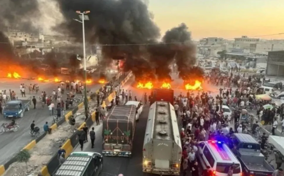 Suriye’de akaryakıt zammı protestoları büyüyor: Yollar kapatıldı