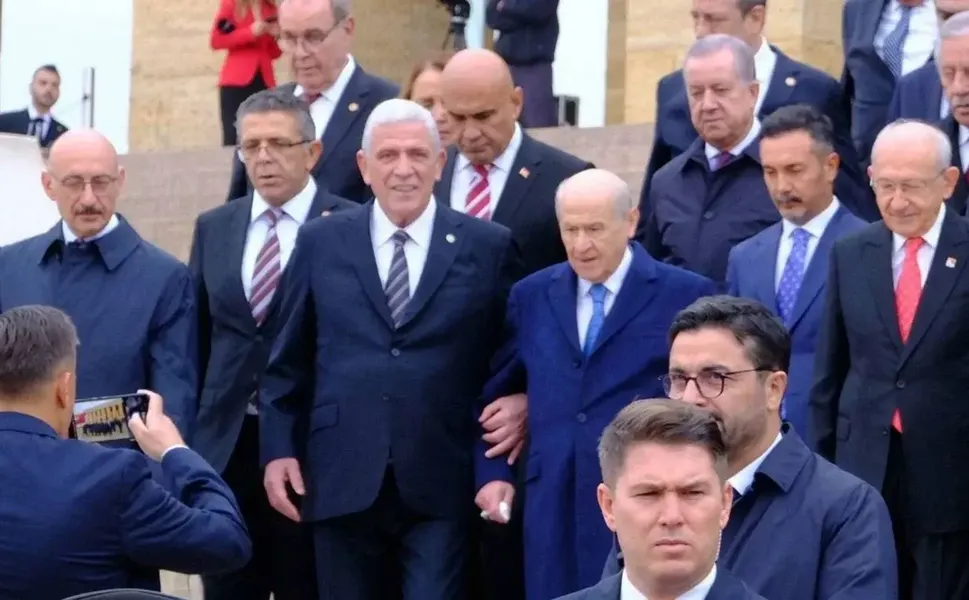 Bahçeli'nin koluna girdiği için eleştirilen Müsavat Dervişoğlu'ndan açıklama