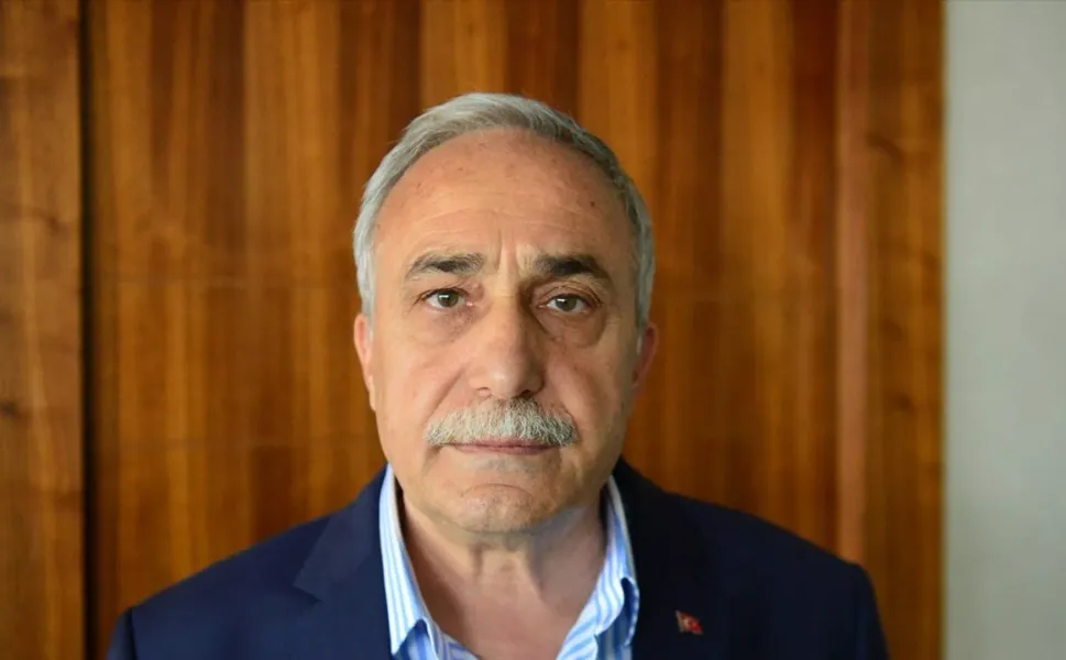 Ahmet Eşref Fakıbaba Hem İYİ Parti’den hem milletvekilliğinden istifa etti