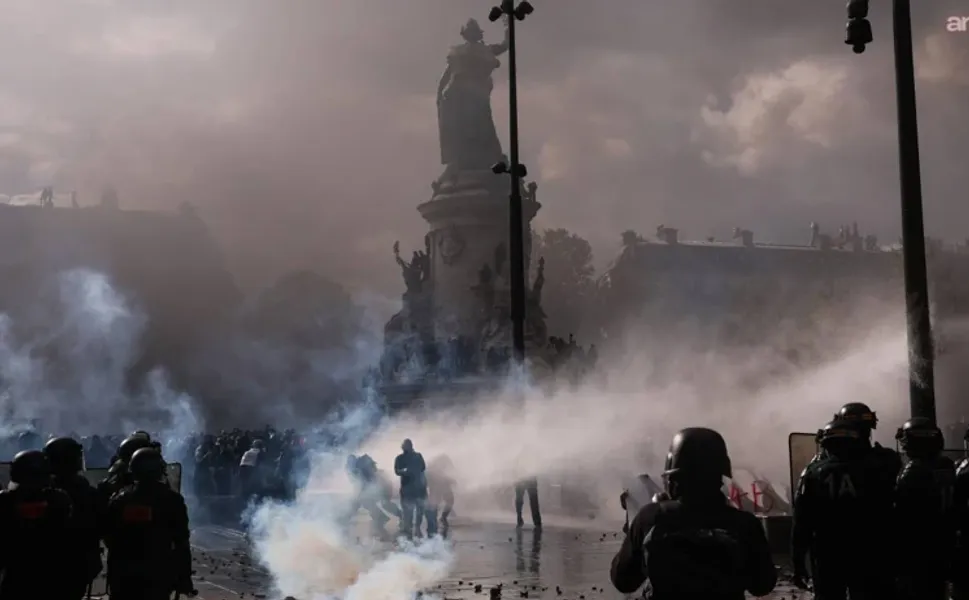 Fransa’da protestolar büyüyor: 400 bini aşkın kişi sokağa çıktı, yaklaşık bin gözaltı