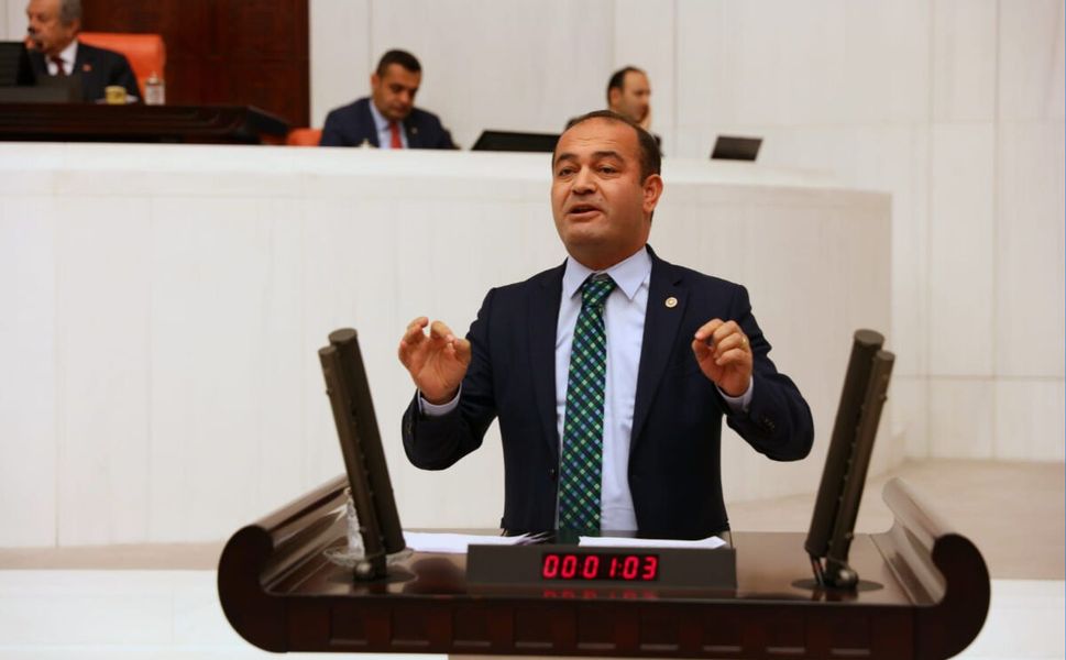 Özgür Karabat’tan İBB Meclisi iddiası: “AKP’ye geçersen dosyan kapanır”