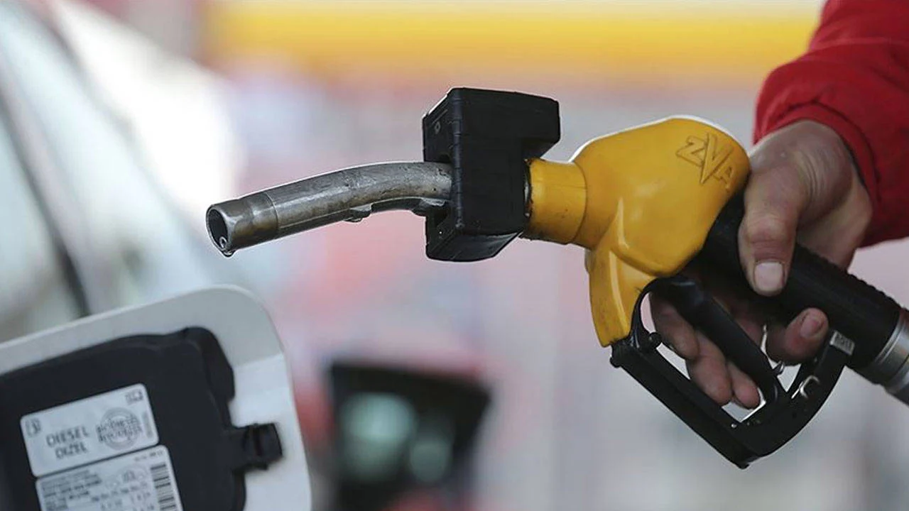 Akaryakıtta zam kararı değişti: Motorin ve benzine zam bu gece yok