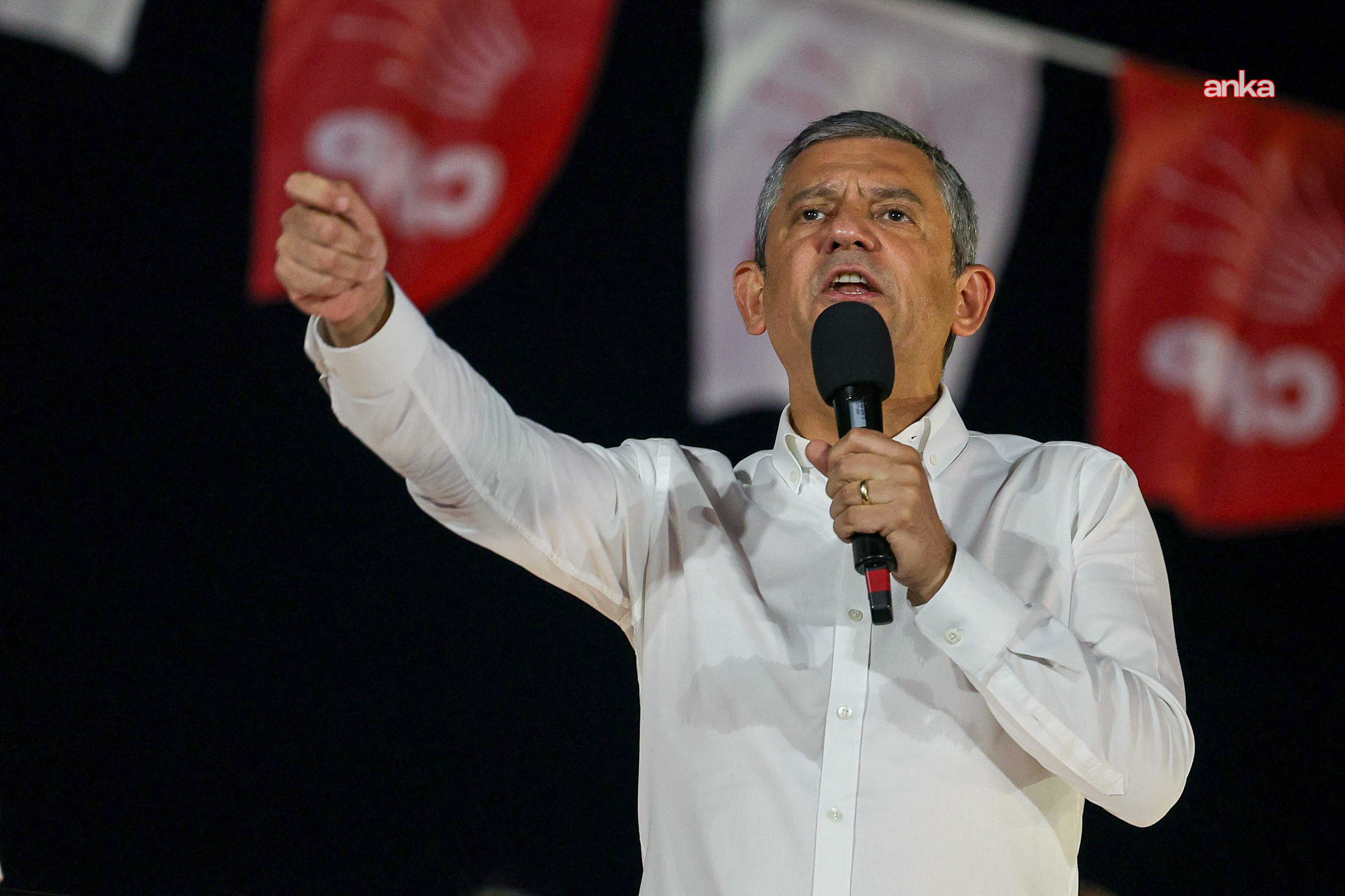 Özgür Özel’den Turgutlu’daki okul saldırısı açıklaması: “Görmezden gelinemeyecek bir kamu sorumluluğu var”