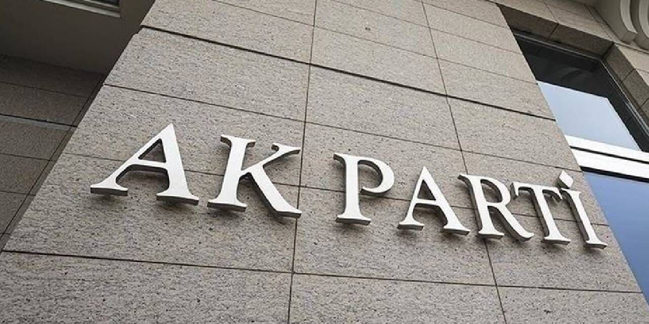 AKP'de 4 il başkanı görevinden ayrıldı