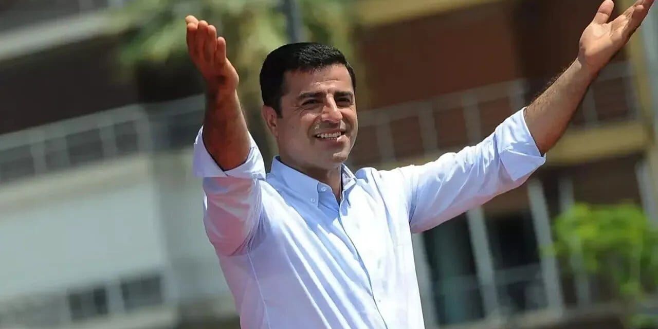 Ahmet Hakan’dan dikkat çeken Demirtaş yazısı: “Üç vakte kadar serbest kalacak galiba”