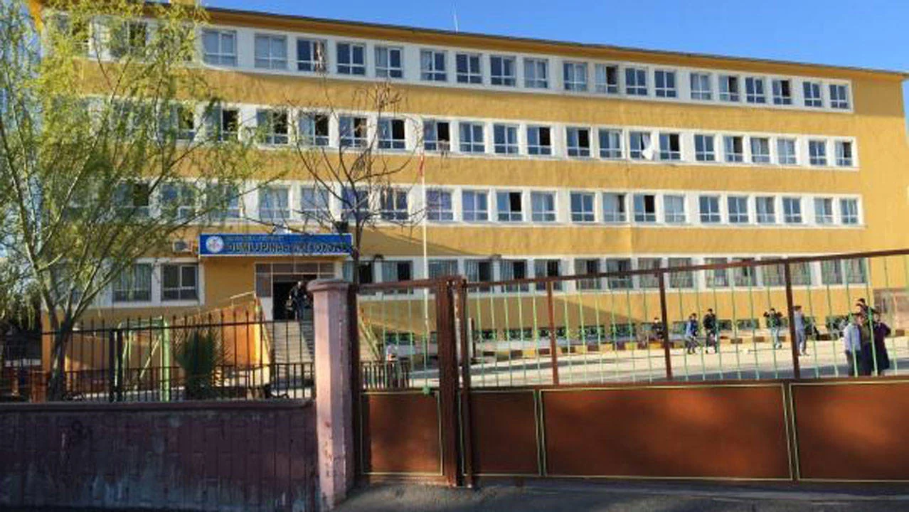 Siverek’te okulda bıçaklı saldırı girişimi: Polis son anda engelledi