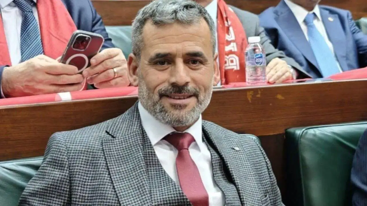 AKP'li Haydarlı Belediye Başkanı Çetinkaya'ya bıçaklı saldırı: Oğlu yaralandı