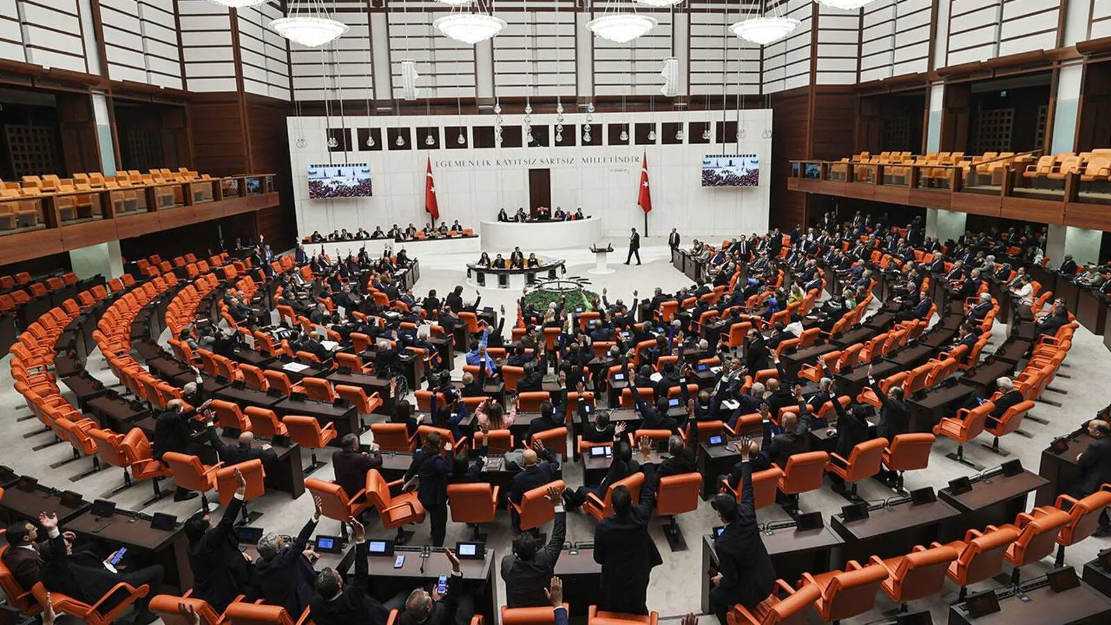 Yeni Yol Grubu düşebilir; iki milletvekili DEM Parti ve AKP'ye geçecek iddiası